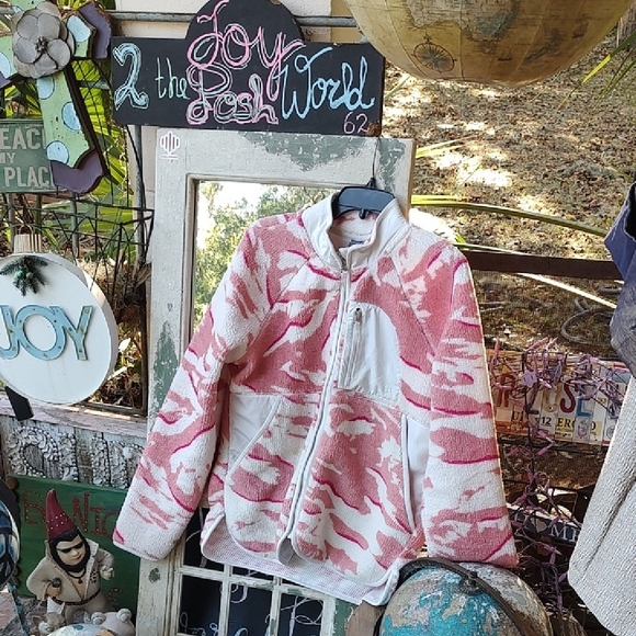 Sweaty Betty Jackets & Blazers - GUC sweaty Betty Pink & white camo knubby fleece jacket